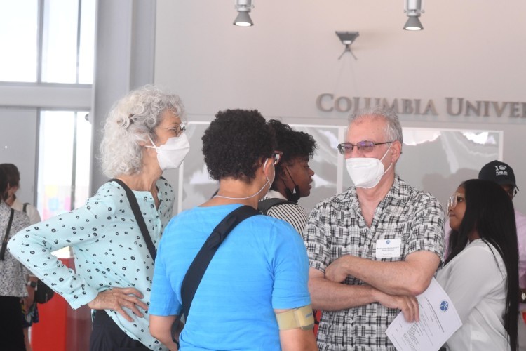 Photo by Eileen Barroso. A group of people talking